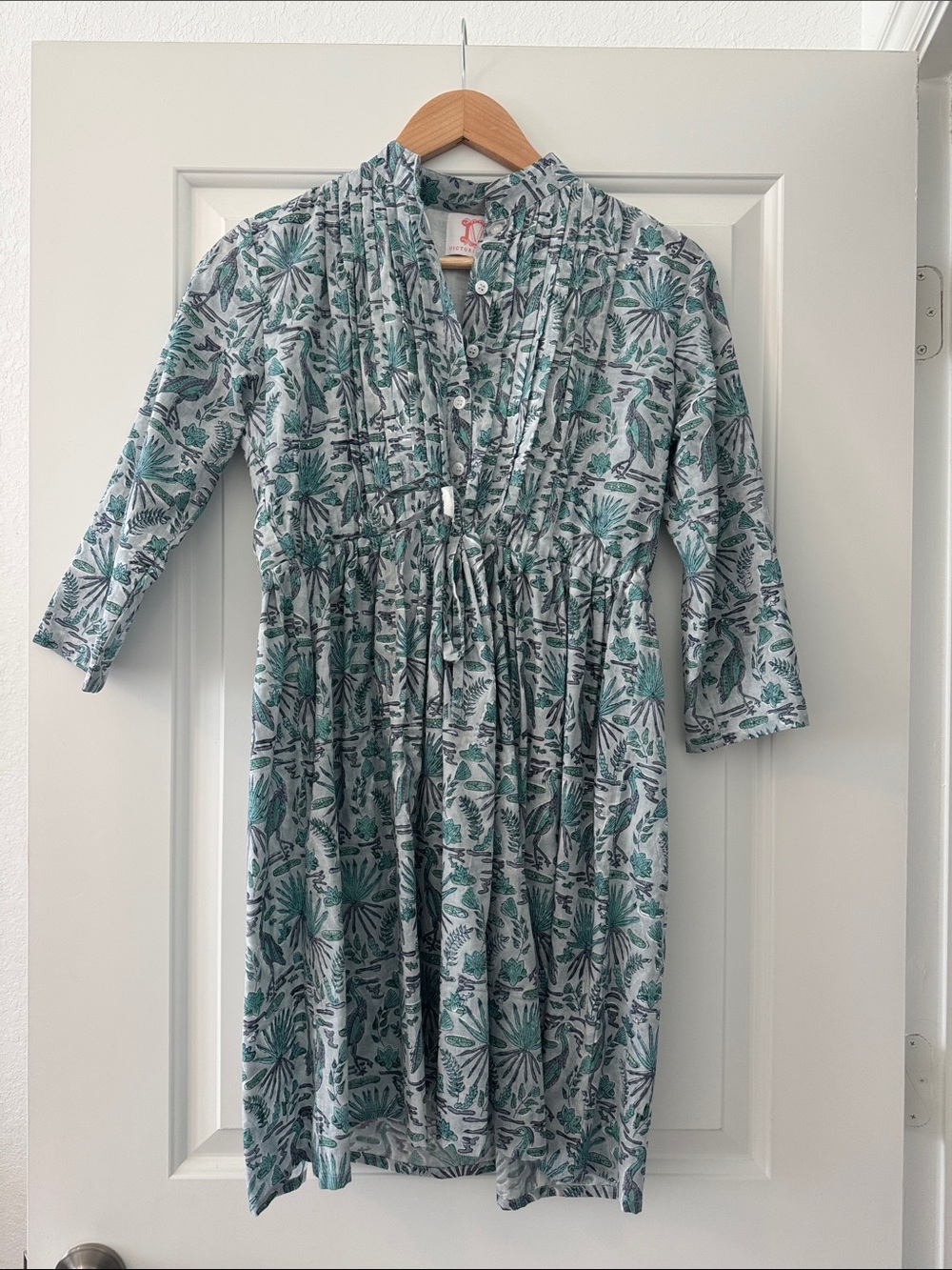 Victoria Dunn Green and White Leaf-Print Long Sleeve Dress